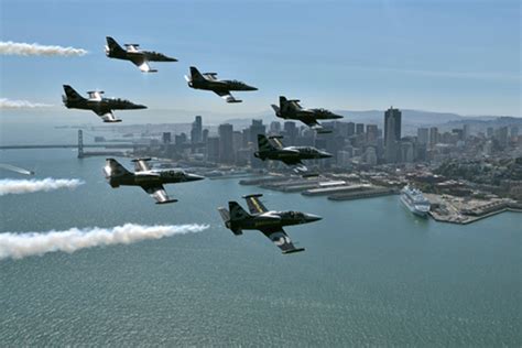 breitling jet pack|L'image : Début de la tournée américaine de la Breitling Jet Team.